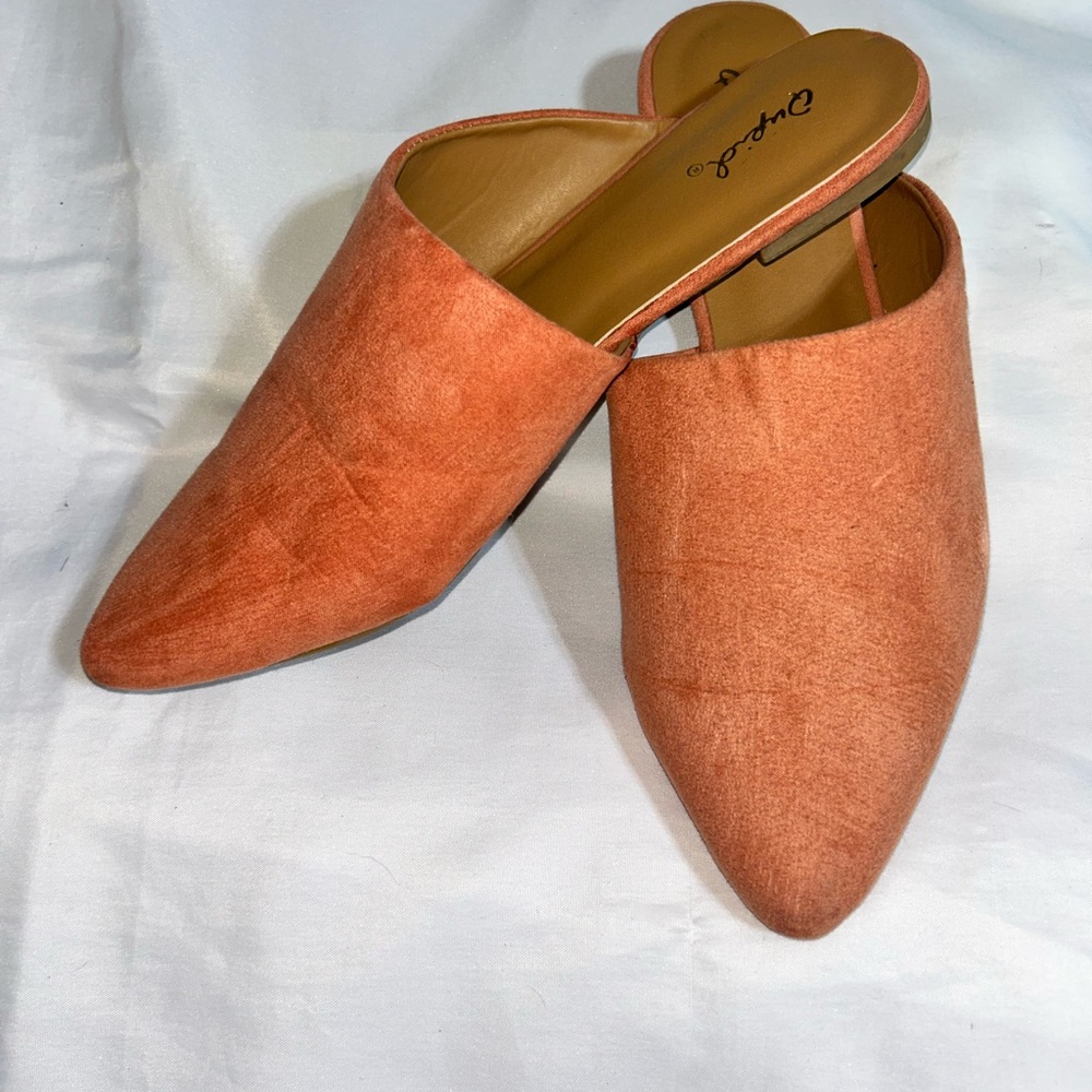 🟧Qupid Peach Suede Flat Mules Size 8.5 GUC
